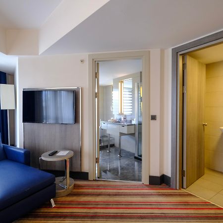 Hotel Ramada Plaza By Wyndham Esmirna Exterior foto