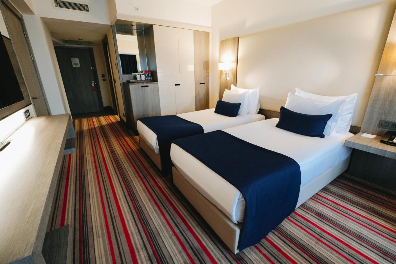 Hotel Ramada Plaza By Wyndham Esmirna Exterior foto
