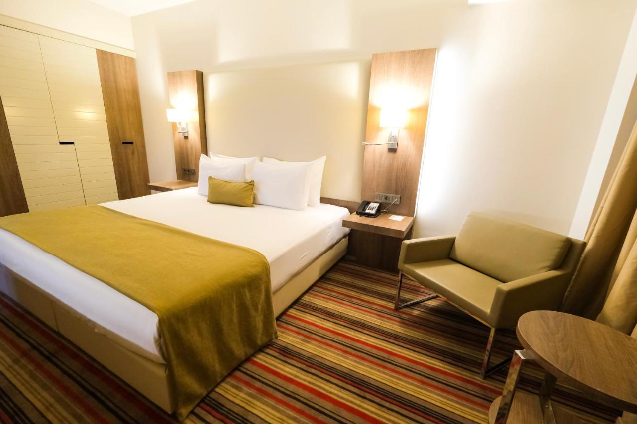 Hotel Ramada Plaza By Wyndham Esmirna Exterior foto