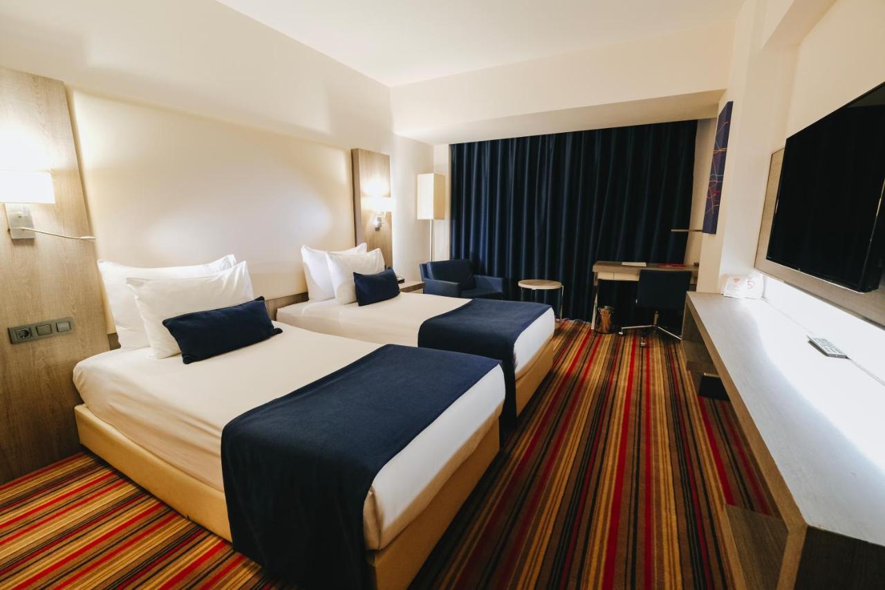 Hotel Ramada Plaza By Wyndham Esmirna Exterior foto