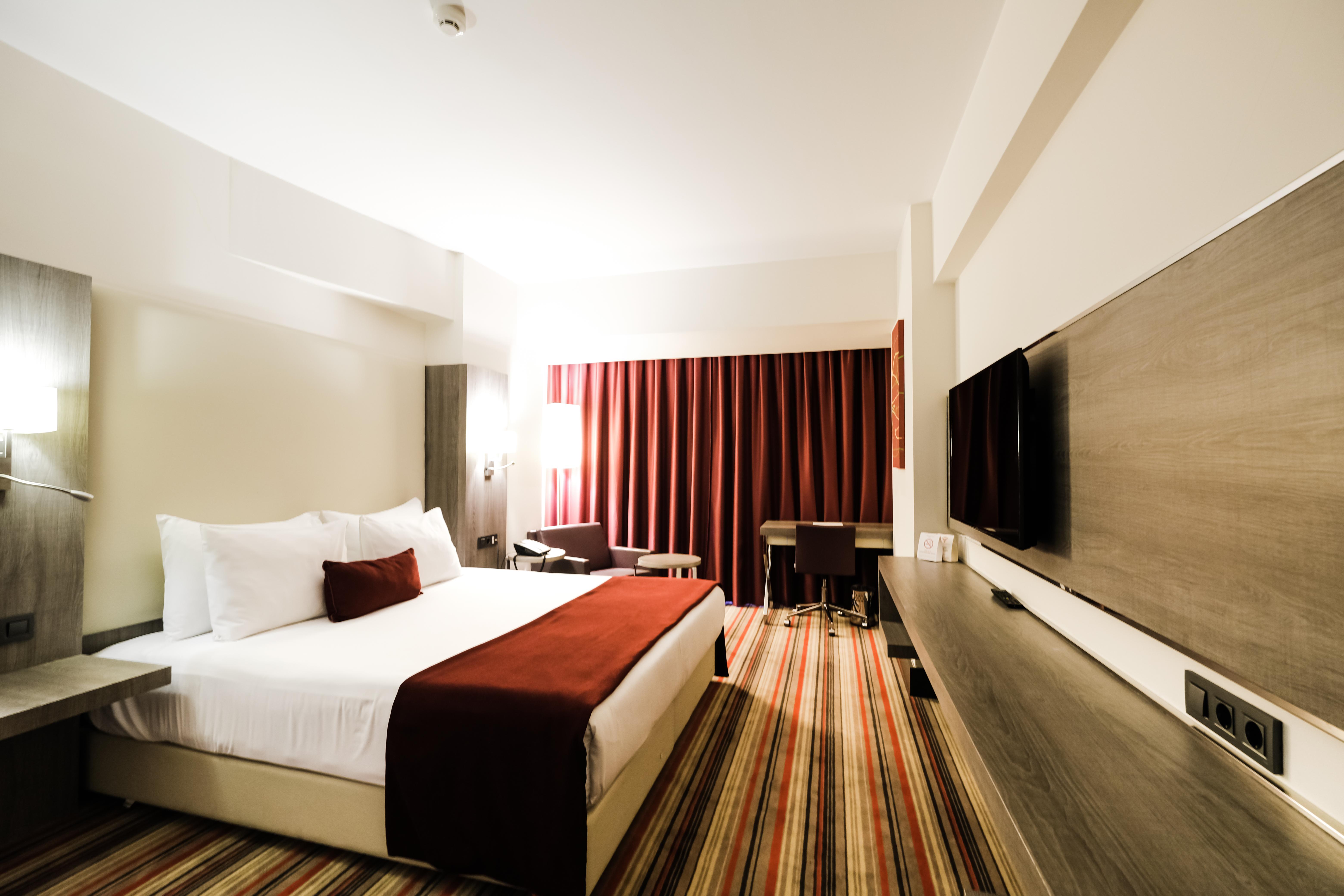 Hotel Ramada Plaza By Wyndham Esmirna Exterior foto