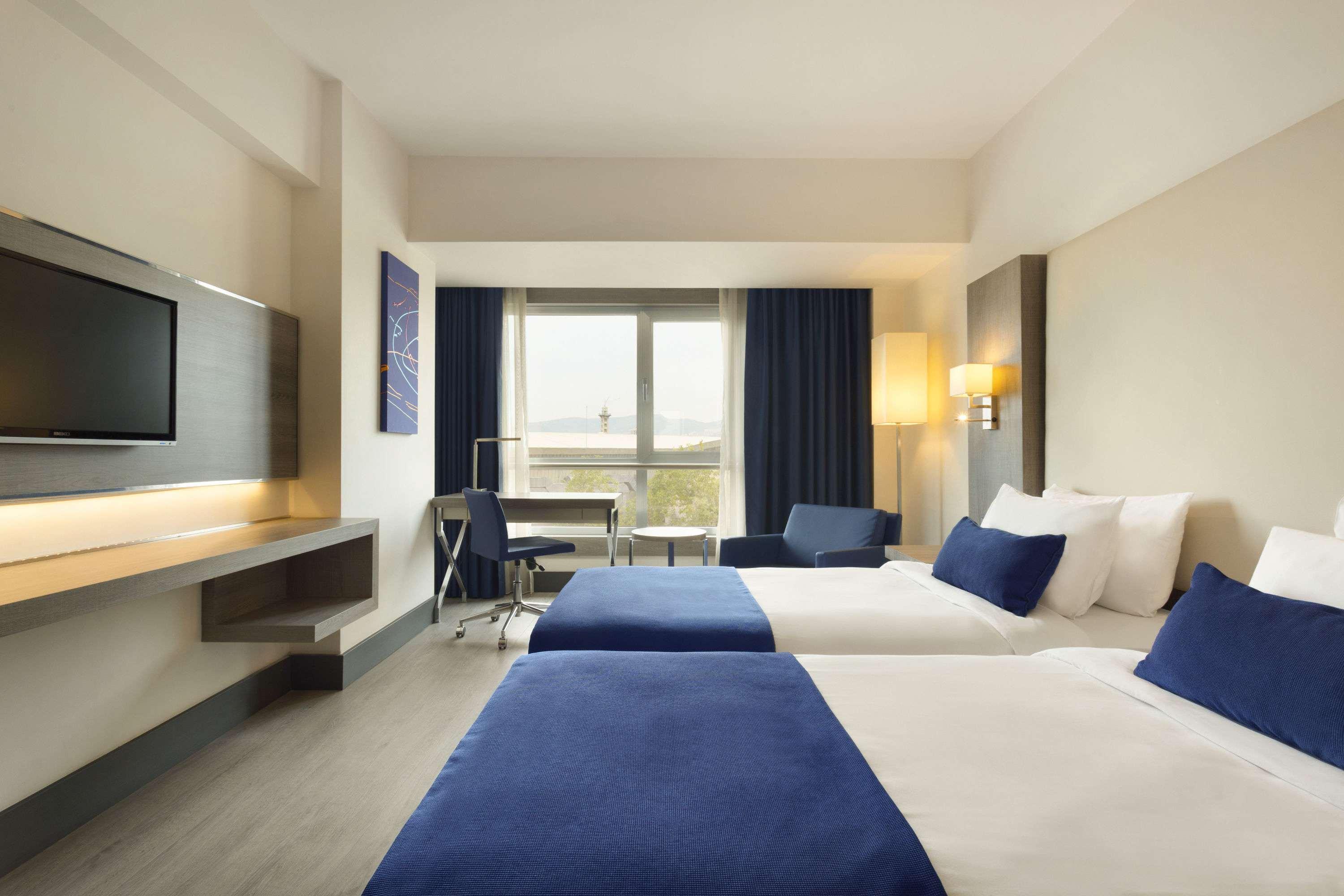 Hotel Ramada Plaza By Wyndham Esmirna Exterior foto