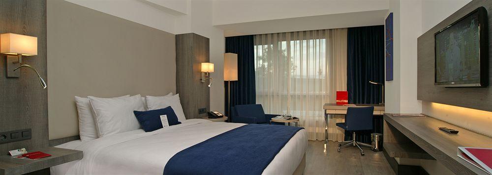Hotel Ramada Plaza By Wyndham Esmirna Exterior foto